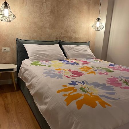 Mel'S Place Тирана Экстерьер фото